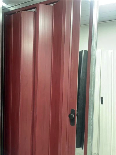 Ușă rabatabilă PVC pentru baie